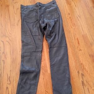 sz 3X Fits 18 Women’s Black leather pants. 37.5" waist
